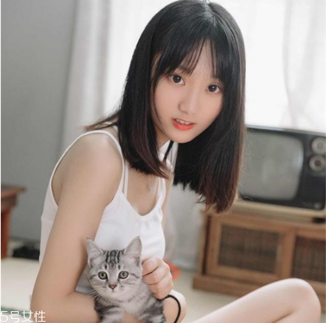 齊肩直發(fā)染什么顏色好看？簡(jiǎn)單好看的齊肩發(fā)扎法