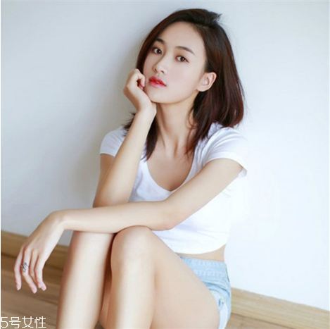 齊肩直發(fā)染什么顏色好看？簡(jiǎn)單好看的齊肩發(fā)扎法