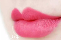 怎么涂口紅不顯唇紋？關(guān)鍵是做好打底