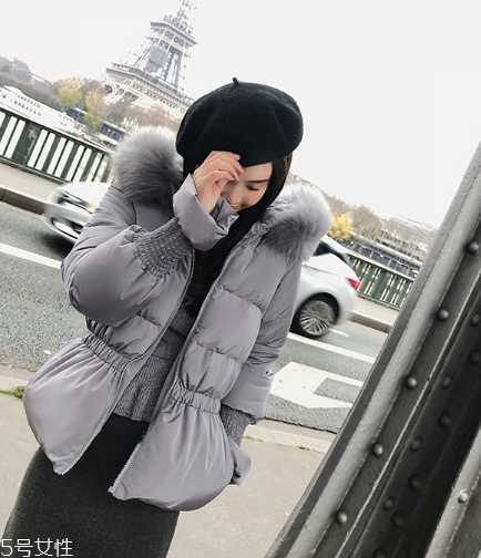 短款羽絨服怎么搭配？小個(gè)子女生的顯高利器