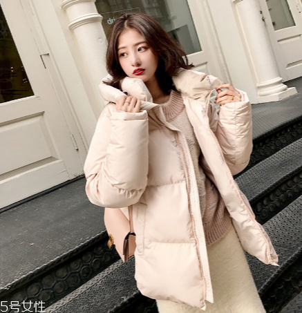 短款羽絨服怎么搭配？小個(gè)子女生的顯高利器