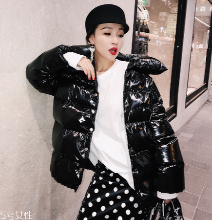 短款羽絨服怎么搭配？小個(gè)子女生的顯高利器