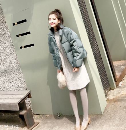 短款羽絨服怎么搭配？小個子女生的顯高利器