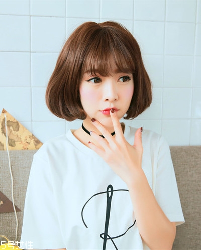 小個子女生適合什么發(fā)型？蓬松隨意效果