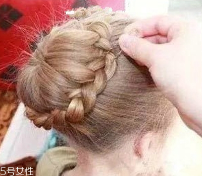 小女孩扎什么頭發(fā)好看？小公主發(fā)型大全