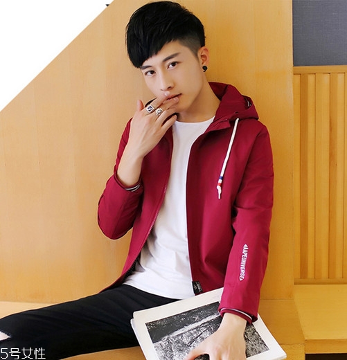 2018男生流行什么發(fā)型款式？2018男生染發(fā)顏色推薦