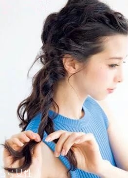 女生冬天長發(fā)怎么編好看？長發(fā)妹紙才懂得的痛