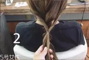 女生冬天長發(fā)怎么編好看？長發(fā)妹紙才懂得的痛