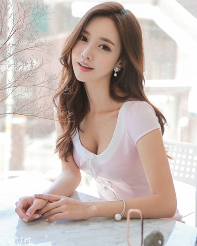 小個子女生適合什么發(fā)型？蓬松隨意效果