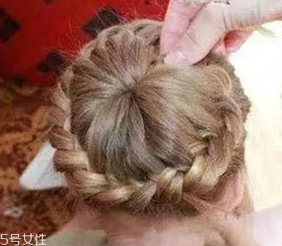 小女孩扎什么頭發(fā)好看？小公主發(fā)型大全
