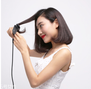 直發(fā)怎么弄卷發(fā)？直發(fā)夾板可以弄內(nèi)扣