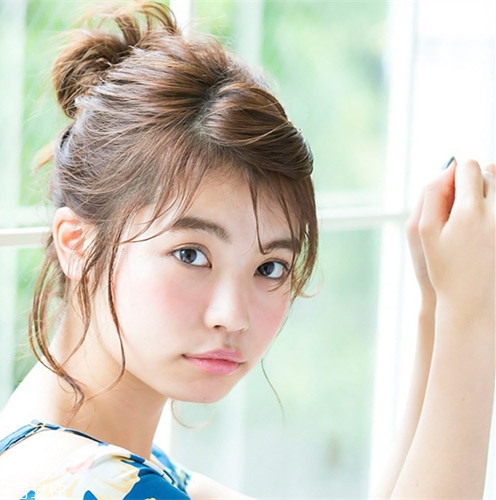 圓臉妹子怎么扎丸子頭好看？根據(jù)臉型選發(fā)型