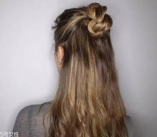女生冬天長發(fā)怎么編好看？長發(fā)妹紙才懂得的痛