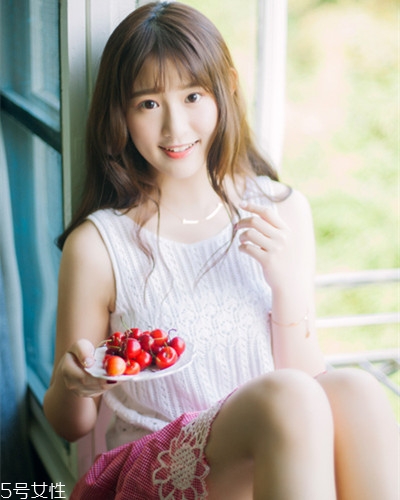 小個子女生適合什么發(fā)型？蓬松隨意效果