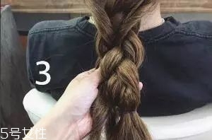 女生冬天長發(fā)怎么編好看？長發(fā)妹紙才懂得的痛