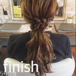女生冬天長發(fā)怎么編好看？長發(fā)妹紙才懂得的痛