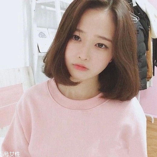 2018冬天流行什么發(fā)色？簡單漂亮的披肩發(fā)