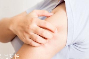 身體皮膚干燥用什么護膚品？這些身體乳拯救爆皮掉屑