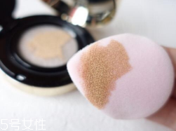 冬天適合用氣墊還是粉底液？冬天底妝和氣墊更配哦