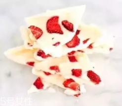 君樂寶芝士酸奶怎么喝？卡死在插吸管這一步