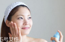 保濕爽膚水什么時(shí)候用？早中晚都必須用