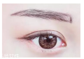 眼睛小怎么變大？畫一個臥蠶立即變大