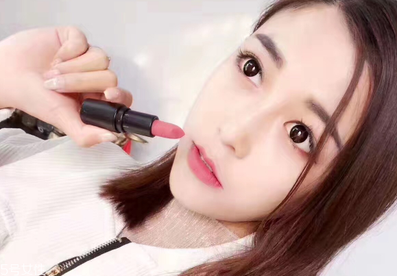 素顏適合什么顏色口紅？增添氣色又顯白