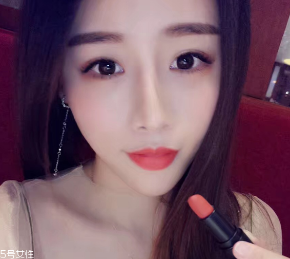 素顏適合什么顏色口紅？增添氣色又顯白