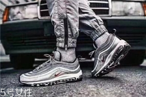 運動鞋可以干洗嗎？盡量自己擦洗