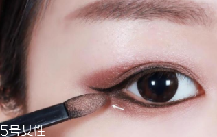 內雙怎么畫眼影？使用啞光OR微珠光眼影