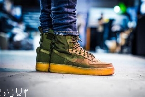 運(yùn)動(dòng)鞋要買(mǎi)大一碼嗎？根據(jù)腳型來(lái)決定