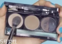 怎么把鼻梁畫高？小白都能駕馭的四步鼻梁修容法