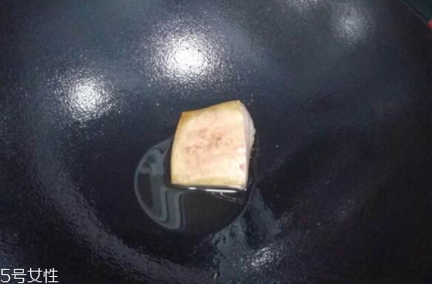 琺瑯鍋可以炒菜嗎？要選對琺瑯鍋