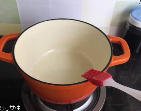 琺瑯鍋和玻璃鍋哪個好？附上用琺瑯鍋燒菜過程