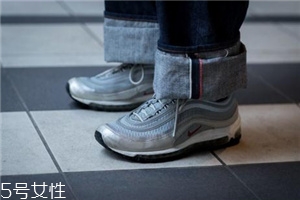 運動鞋不跟腳怎么辦？找準(zhǔn)原因?qū)ΠY下藥