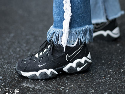 運(yùn)動鞋不防滑怎么辦？一盒創(chuàng)可貼就能解決