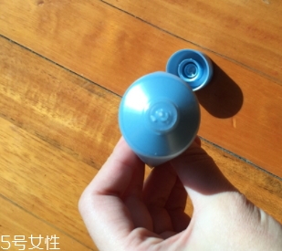 雅詩蘭黛卸妝乳怎么用？