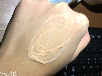 雅詩蘭黛卸妝乳怎么用？