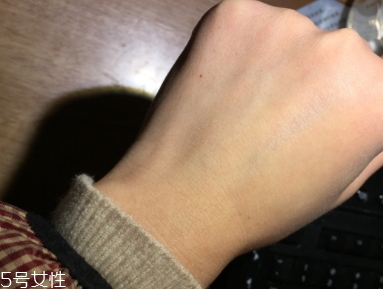 雅詩蘭黛卸妝乳怎么用？