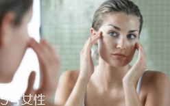 隔離霜可以直接涂在臉上嗎？要用補水產(chǎn)品打底才好
