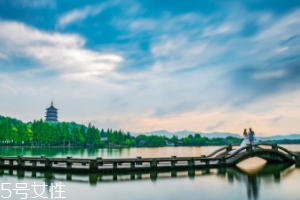 2018春節(jié)去杭州旅游帶什么防曬？防曬噴霧最方便