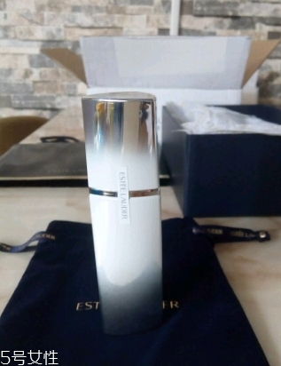 雅詩蘭黛晶透沁白精華怎么樣？一起來看看評測