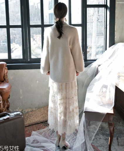蕾絲長裙配什么上衣？優(yōu)雅氣質(zhì)小女人