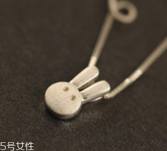 2018情人節(jié)戴什么東西好看？用精巧飾品讓他向你靠近