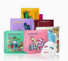 去黑頭面膜多久用一次？撕拉式和泥質頻次不同