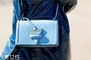 loewe是幾線品牌？時尚界的it bag
