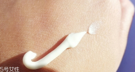 海藍(lán)之謎和sk2哪個(gè)好？從檔次膚質(zhì)適合情況比較
