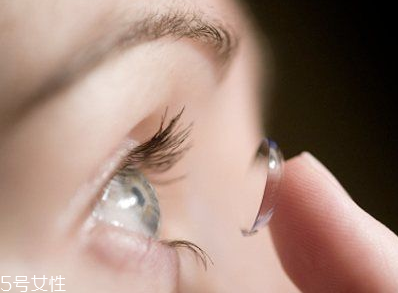 美瞳一天戴多長時(shí)間？美瞳的正確佩戴方法