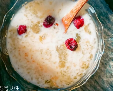 雪燕可以用熱水泡發(fā)嗎？熱水vs冷水