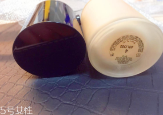 阿瑪尼粉底液脫妝嗎？4小時后要補妝